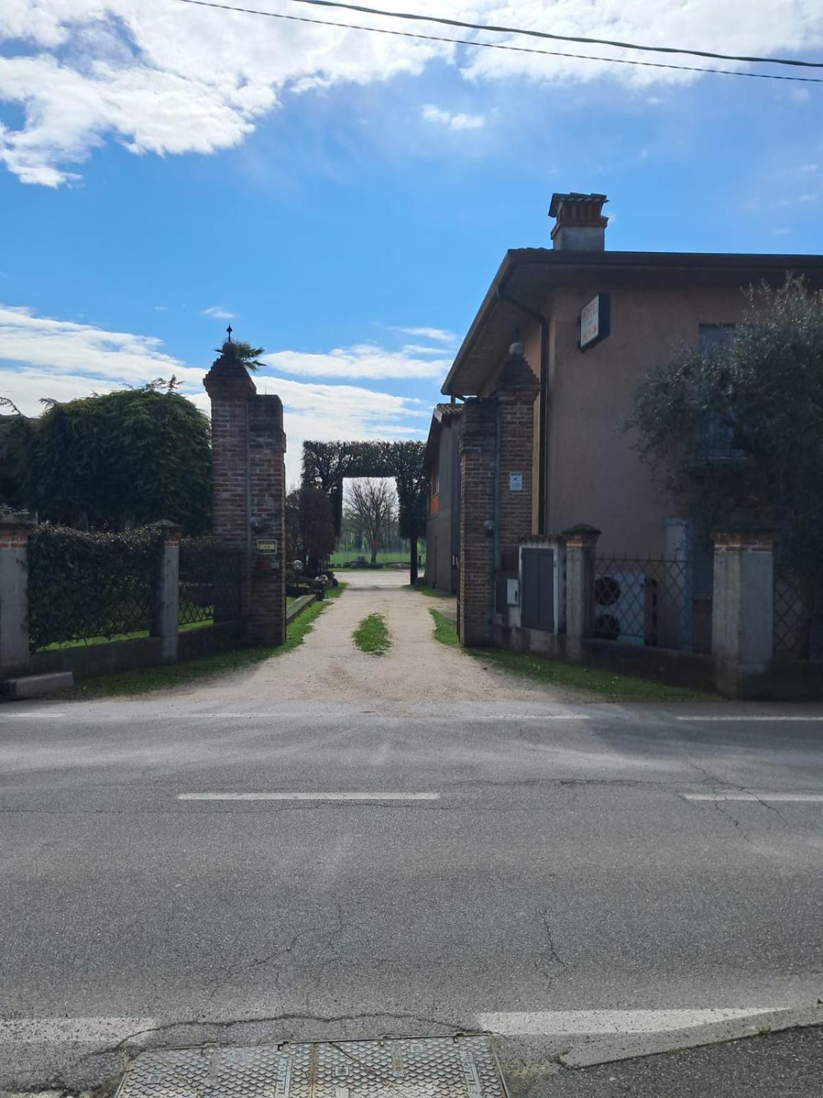 Hotel Armida Castenedolo Kültér fotó
